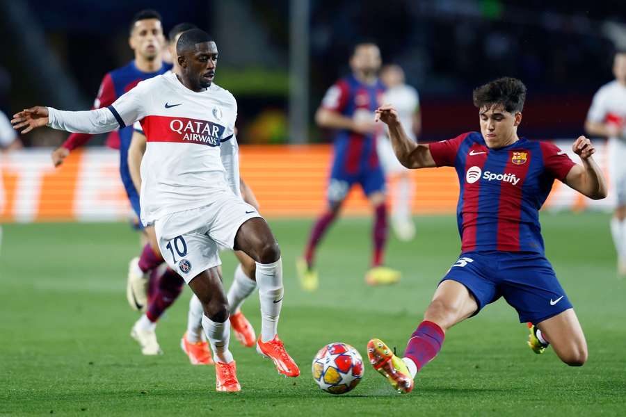 Cubarsí trata de frenar a Dembélé Cubarsí trata de frenar a Dembélé