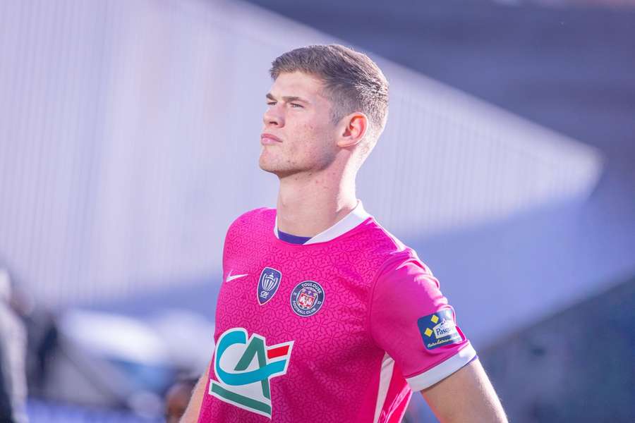Toulouse turn down Brighton bid for defender Charlie Cresswell