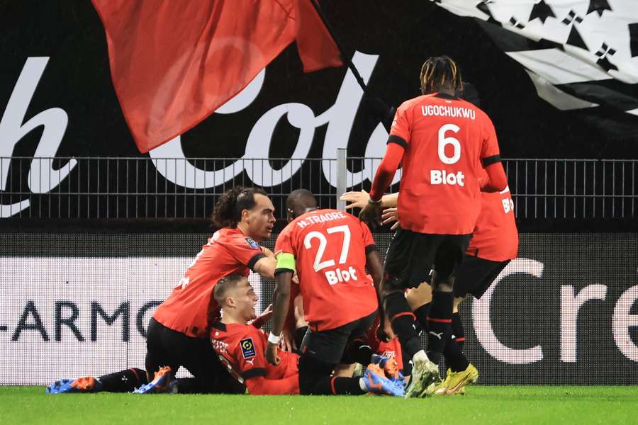 Stade Rennes viert in eigen huis de winnende treffer tegen de koploper