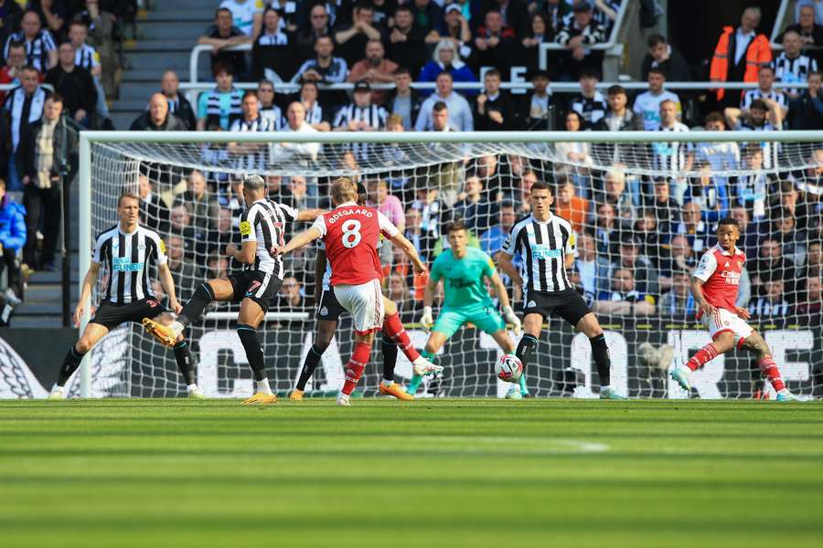 Ödegaard war entscheidend an Arsenals letzten beiden Siegen beteiligt, hier trifft er gegen Newcastle.