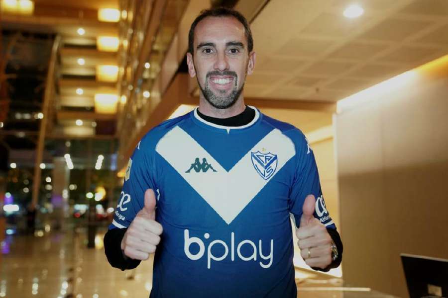 Godín pendura as chuteiras aos 37 anos