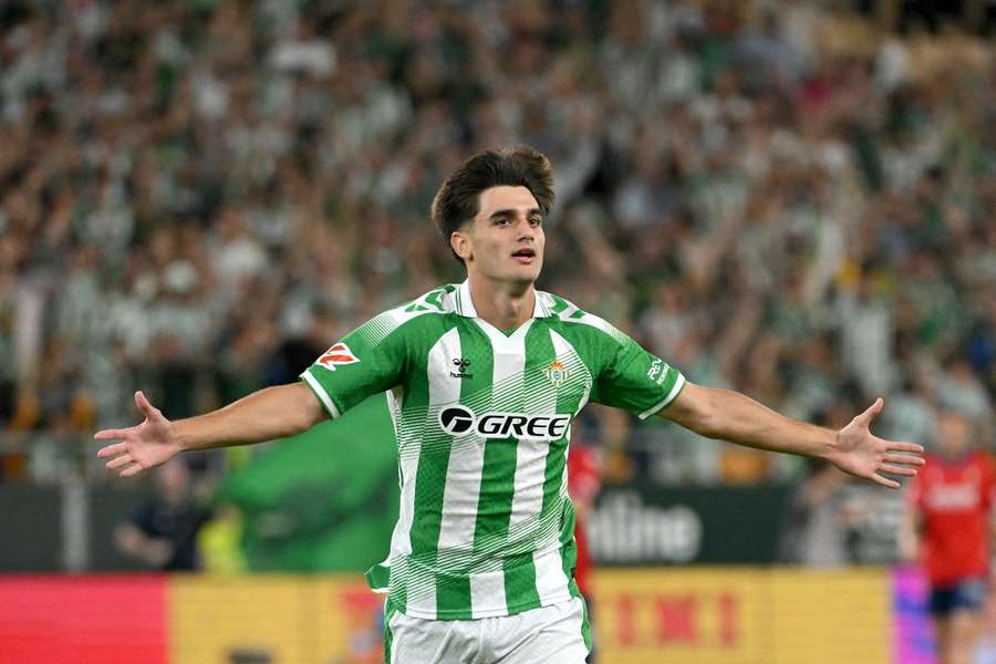 José Antonio Morante celebra su gol con el Betis