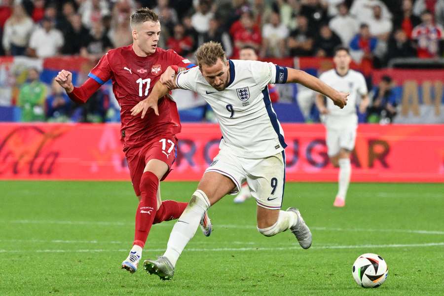 England hiver smal arbejdssejr i land og sender kærkommen hjælp til Danmark
