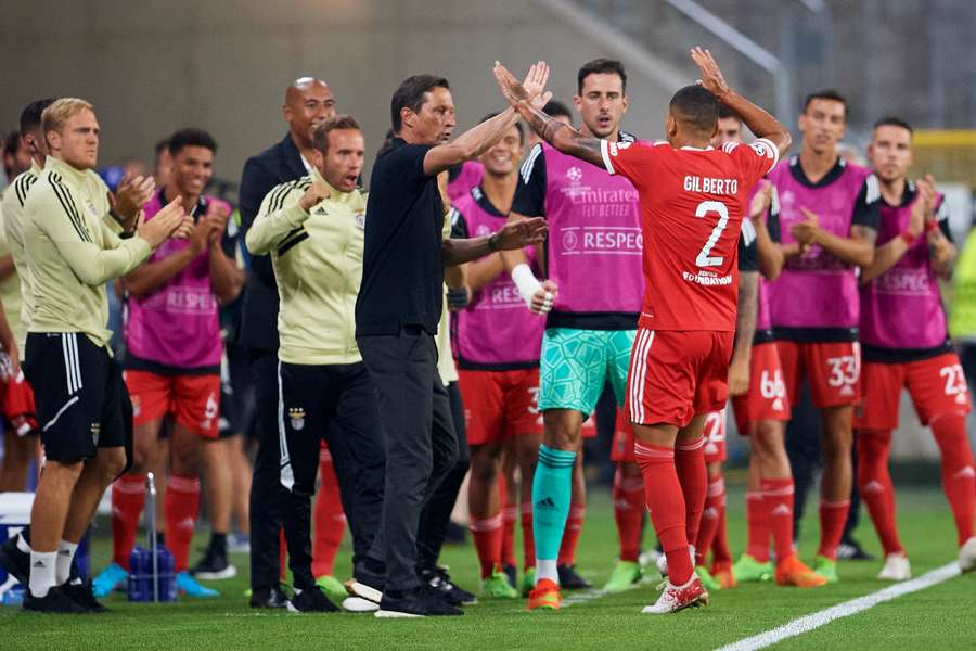 Benfica's bench celebrates their opener from Gilberto