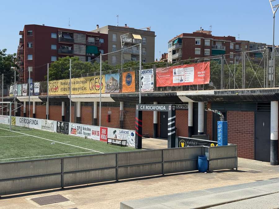 Les installations du CF Rocafonda au pied du city où trône la fresque de Lamine Yamal Les installations du CF Rocafonda au pied du city où trône la fresque de Lamine Yamal