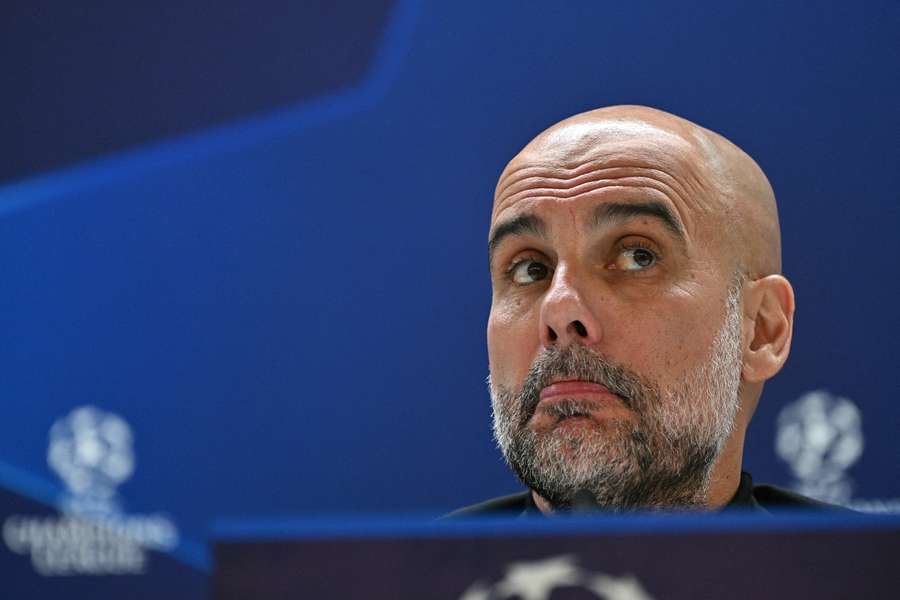 Guardiola tijdens de persconferentie op maandag