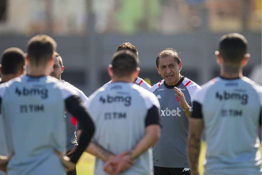 Ramón Díaz e o primeiro contato com o grupo de atletas do Vasco
