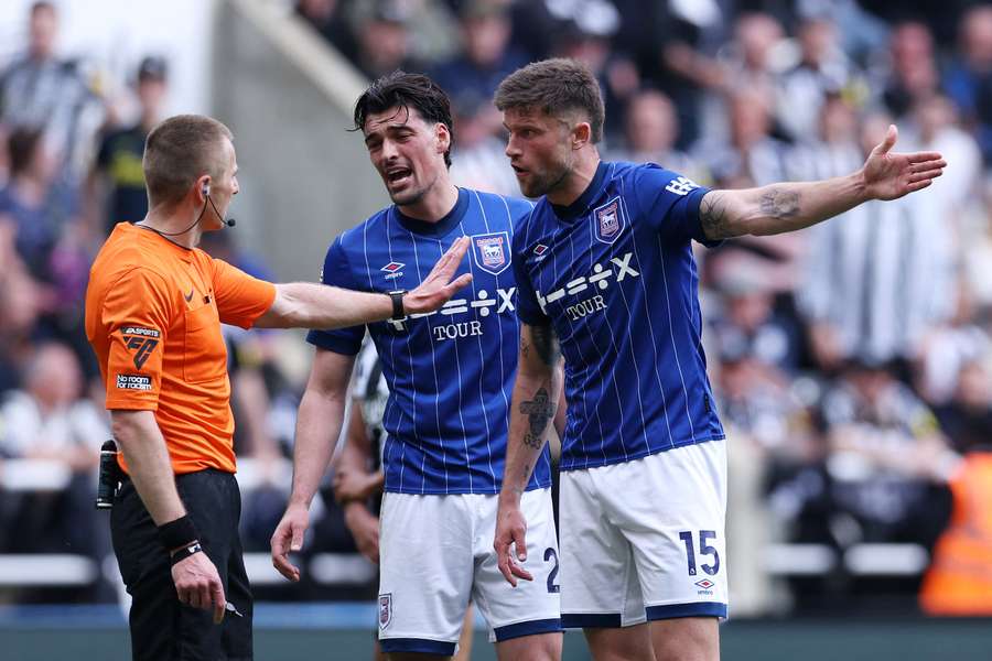 Jacob Greaves and Cameron Burgess confront referee Michael Salisbury after Newcastle were awarded a penalty
