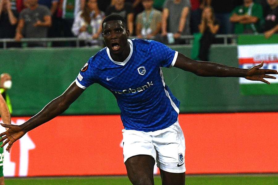 Paul Onuachu verlaat Racing Genk voor hekkensluiter Premier League