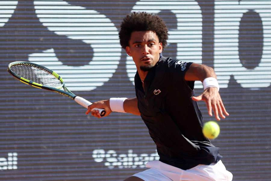 Arthur Fils remporte l'ATP de Barcelone