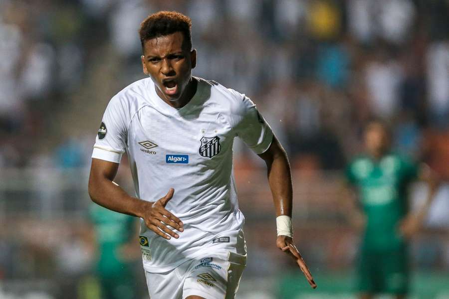 Rodrygo opustil Santos v roce 2019.