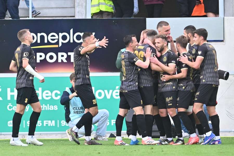 Hradec Králové si zajistil účast v evropských pohárech v příští sezoně. Hradec Králové si zajistil účast v evropských pohárech v příští sezoně.