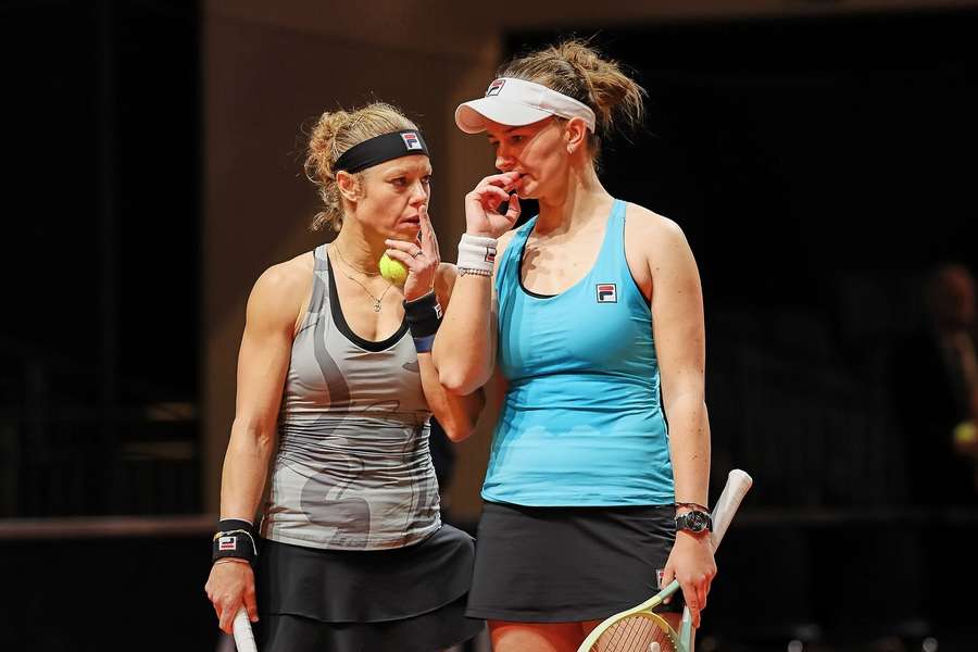 Laura Siegemundová a Barbora Krejčíková s prvním společném finále neuspěly.