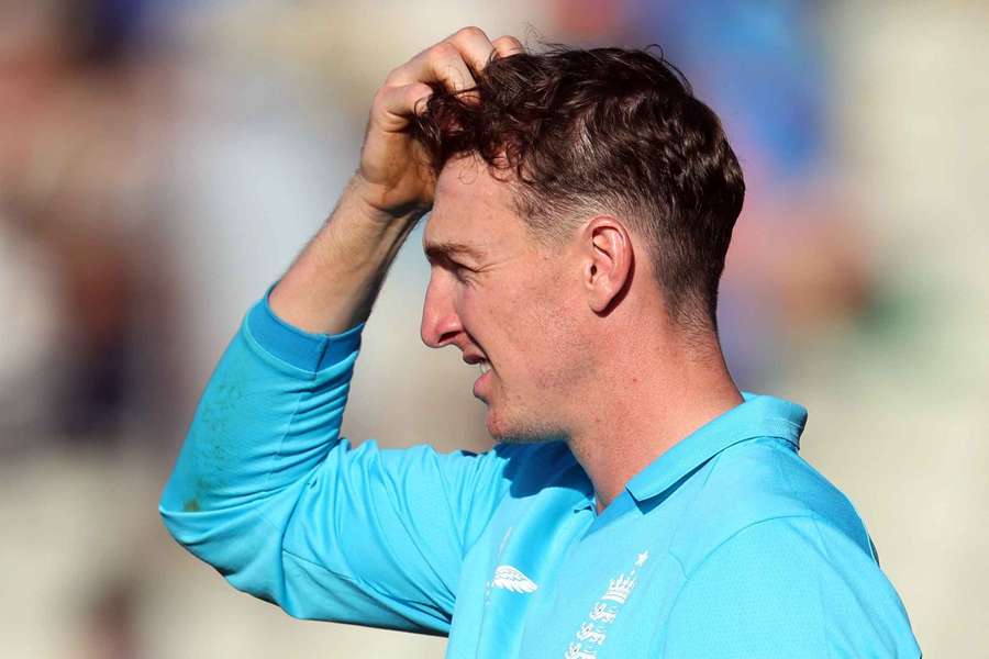 Brook watches on as India beat England Brook watches on as India beat England