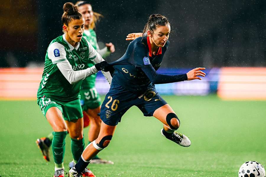 Le RC Lens remporte son premier match en Première Ligue face à Saint-Etienne