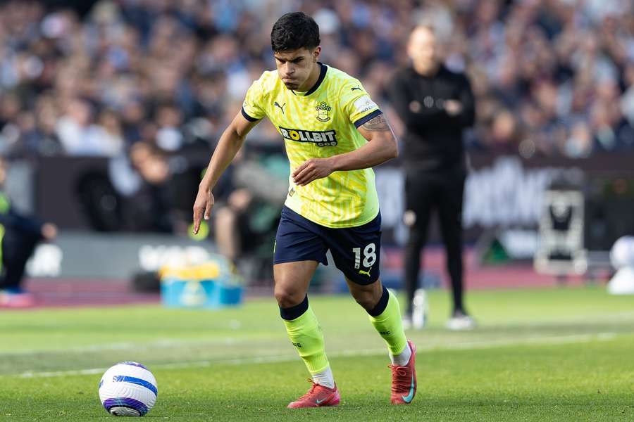 Mateus Fernandes cumpre época de estreia no Southampton