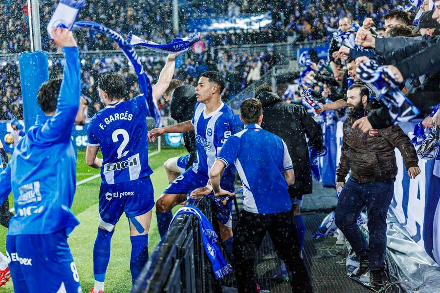 La celebración en Mendizorroza, una de las imágenes de la Jornada 27 en LaLiga. 