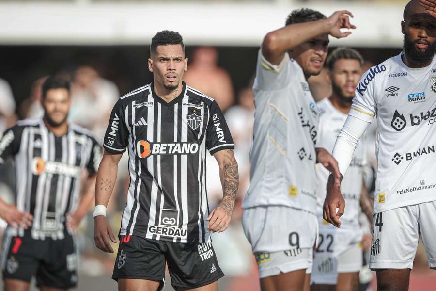 Paulinho tem mostrado queda de rendimento com a camisa do Galo