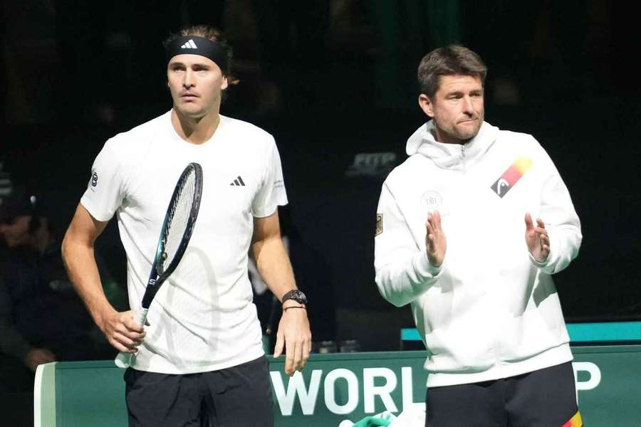 Zverev (l.) und Deutschland erreichten beim Davis Cup das Halbfinale Zverev (l.) und Deutschland erreichten beim Davis Cup das Halbfinale