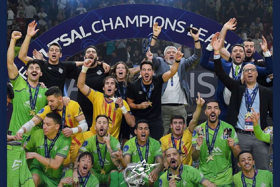 Los jugadores del Palma celebran su victoria en la Champions