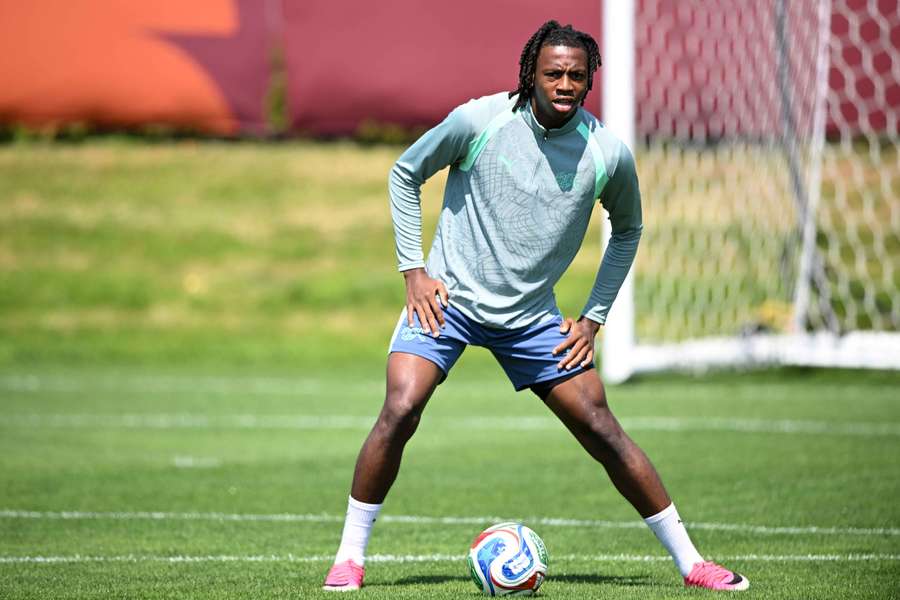Aston Villa new boy Manzambi to miss Super Cup final against PSG due to injury