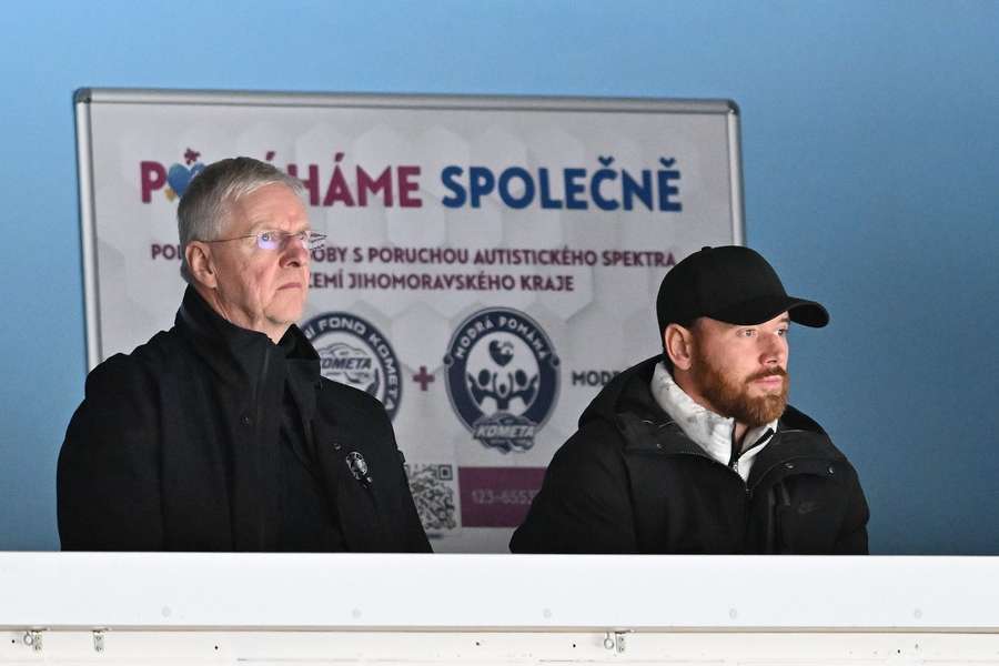 Reprezentační trenér Kari Jalonen a generální manažer Martin Havlát.