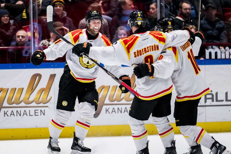 Greg Scott celebrates his goal with his Brynas teammates