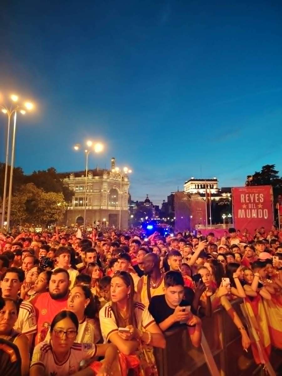 La afición española abarrotó Cibeles y el resto de calles de Madrid La afición española abarrotó Cibeles y el resto de calles de Madrid