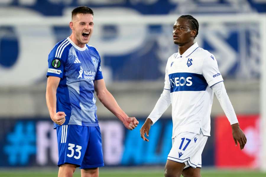 Malý (vlevo) a jeho radost z postupu.