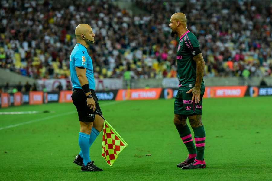 Felipe Melo foi expulso no segundo tempo, depois de ser substituído