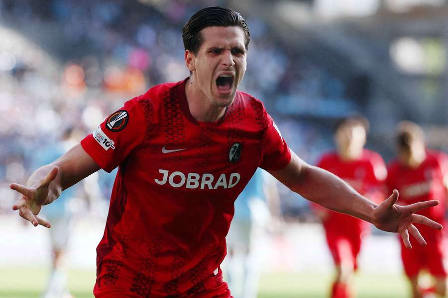 SC-Stürmer Matanovic jubelt über sein Tor