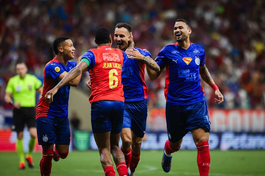 Iago completou bela jogada de Ademir e fez o primeiro do Bahia Iago completou bela jogada de Ademir e fez o primeiro do Bahia