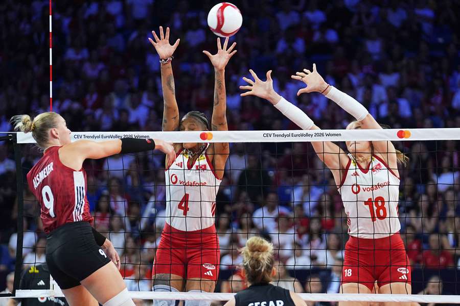 Deutschland verpasst die schnelle Revanche und das EM-Halbfinale gegen die Türkei Deutschland verpasst die schnelle Revanche und das EM-Halbfinale gegen die Türkei
