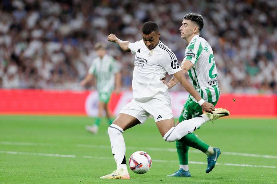 O astro francês se lesionou contra o Alavés, pelo Espanhol