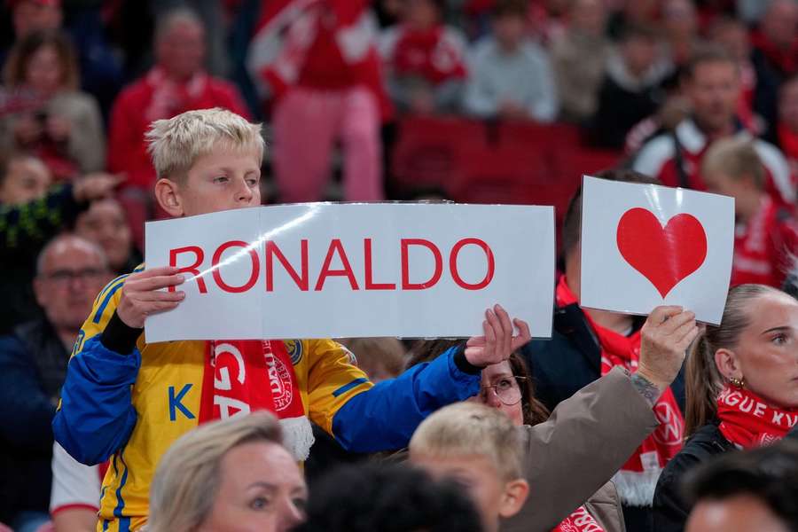 Cristiano Ronaldo não foi esquecido pelos adeptos no Parken, em Copenhaga Cristiano Ronaldo não foi esquecido pelos adeptos no Parken, em Copenhaga