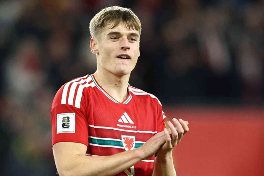 Lawlor v dresu Walesu