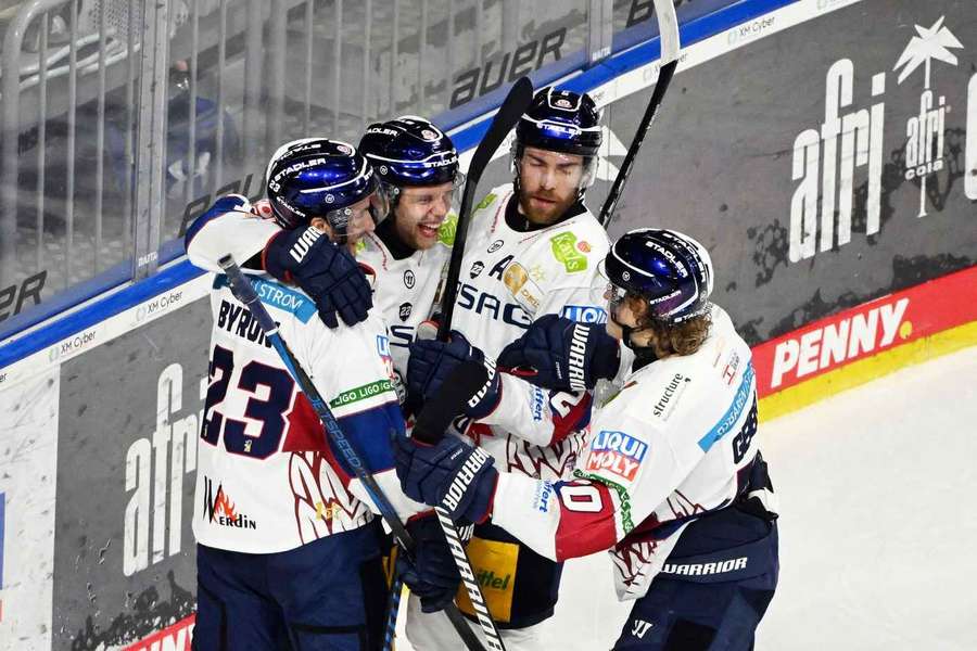 Berlin siegt gegen die Adler Mannheim in allen vier Spielen
