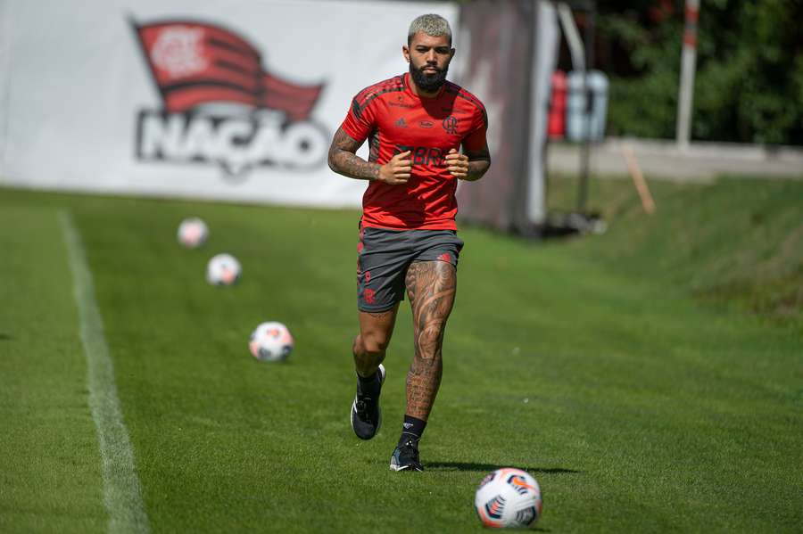 Gabriel está em seu penúltimo mês de contrato na Gávea