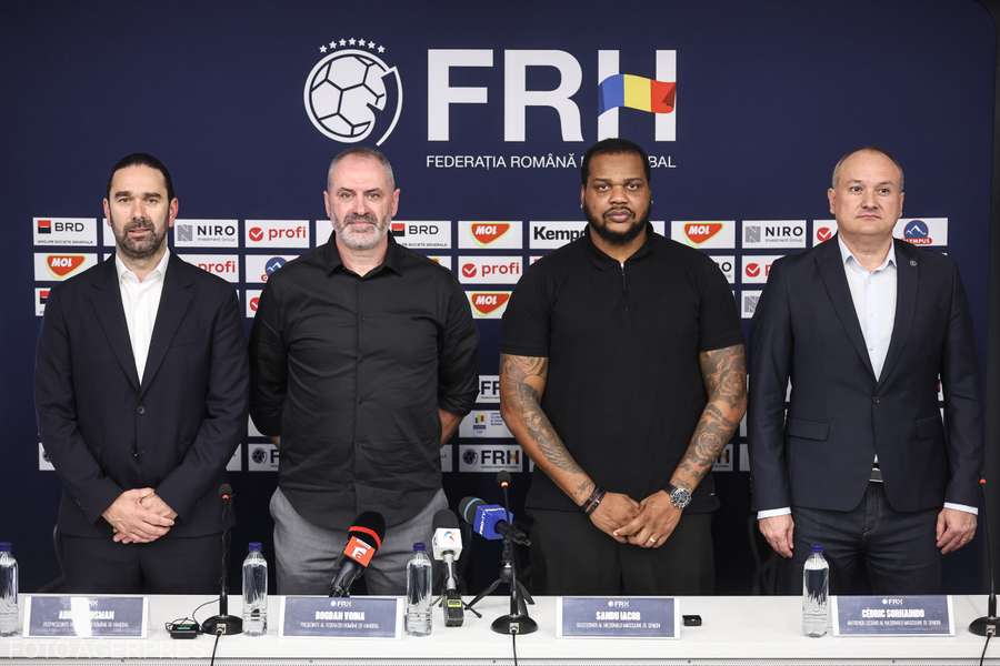 Bogdan Voina, Sandu Iacob, Cedric Sorhaindo și Adrian Cosman (de la stânga la dreapta) Bogdan Voina, Sandu Iacob, Cedric Sorhaindo și Adrian Cosman (de la stânga la dreapta)