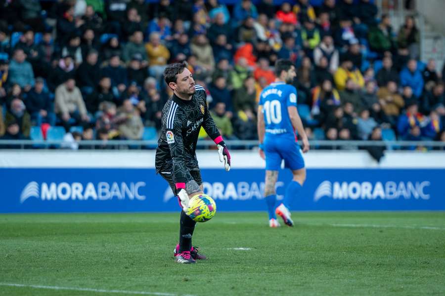 Cristian Álvarez cuelga las botas y los guantes.