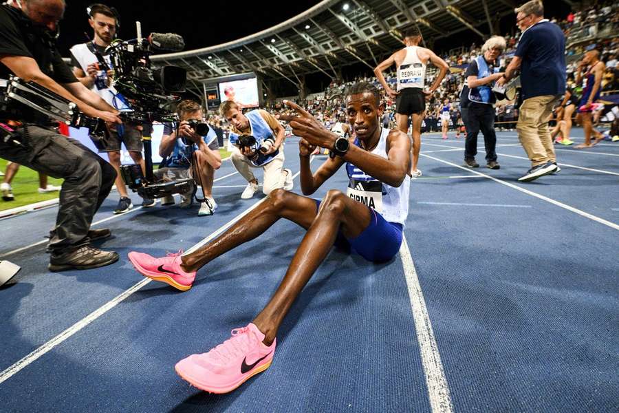 Atletica: l'etiope Girma firma record mondiale nei 3000 siepi, la keniana Kipyegon quello dei 5000 metri