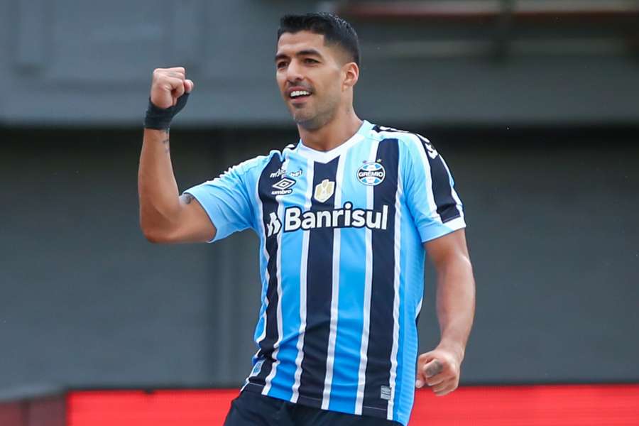 Suárez decidiu mais uma vez para o Grêmio