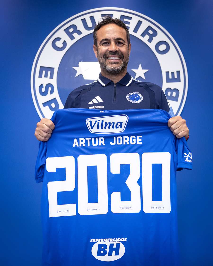 Artur Jorge ganhou um contrato de longa duração no Cruzeiro Artur Jorge ganhou um contrato de longa duração no Cruzeiro