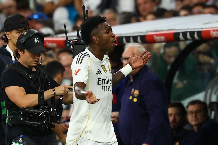 Vinicius reacts after being substituted Vinicius reacts after being substituted