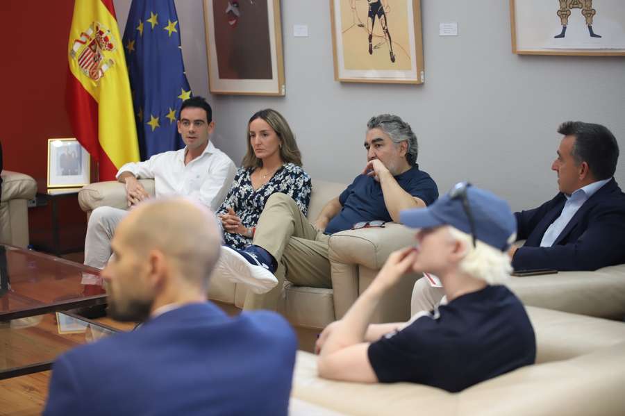 Un momento de la reunión entre deportistas y Rodríguez Uribes