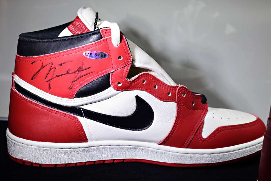 Las Air Jordan 1 firmadas por Jordan. 