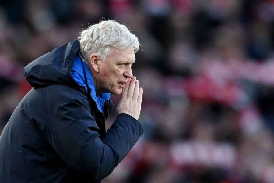 Evertong boss Moyes admits agonising over Armstrong recall from Preston loan