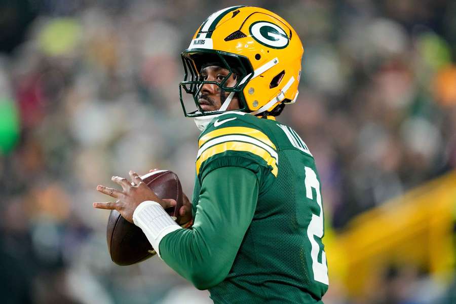 Malik Willis steps back for a pass