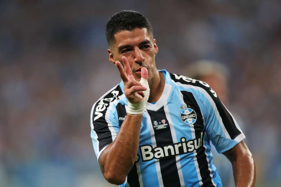 Luisito fez três gols no primeiro tempo contra o São Luiz