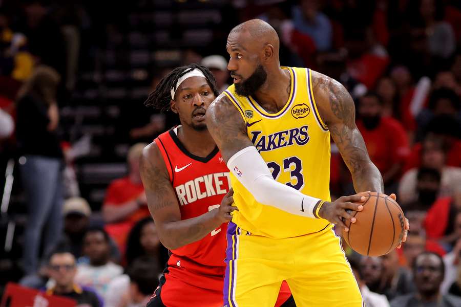 Znakomity LeBron James poprowadził Los Angeles Lakers do 2. rundy play-off NBA